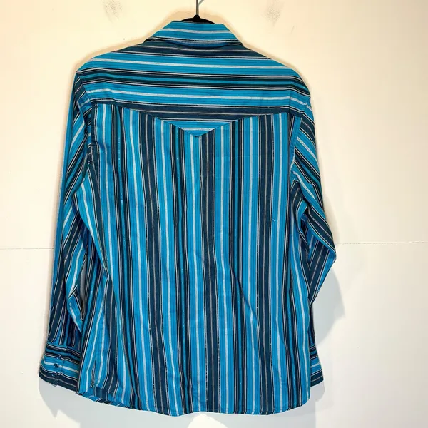 Wrangler Blue Stripe Pearl Snap Button Down Western Shirt - size Medium - Image 2