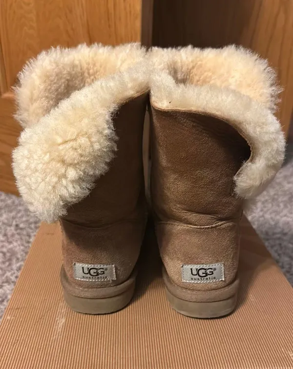 UGG Bailey Button - Image 2