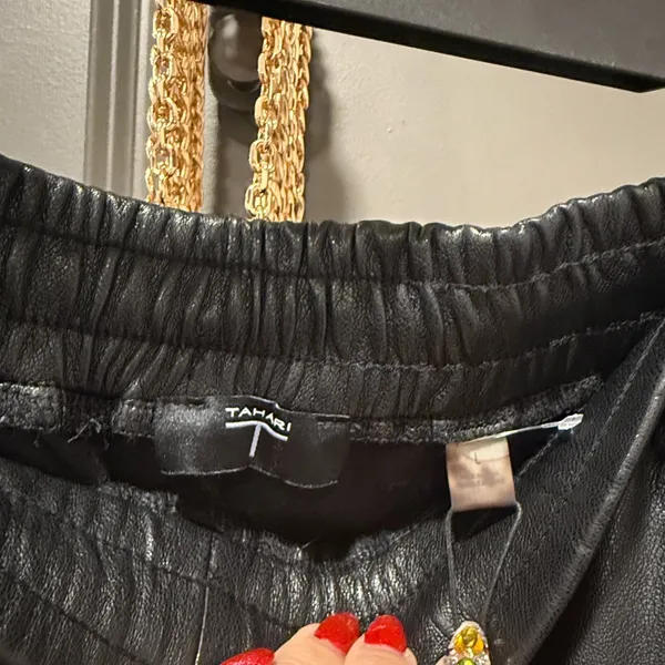 ✨SALE✨ T Tahari | Black Faux Leather Jogger Pants | Sz Large - Image 3