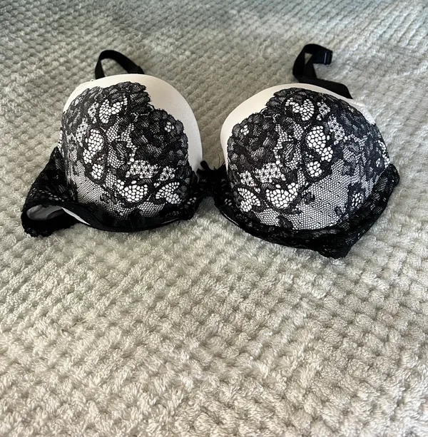 Victoria's Secret Dream Angels Lace Bra - Image 3