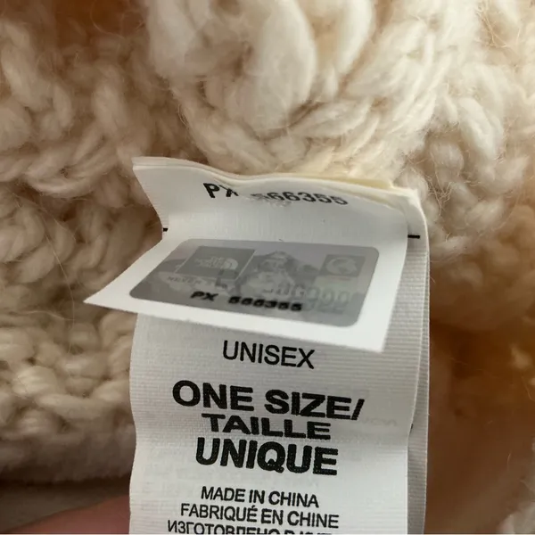 The north face cable minna beanie hat in cream wool/acrylic/alpaca. One size - Image 5