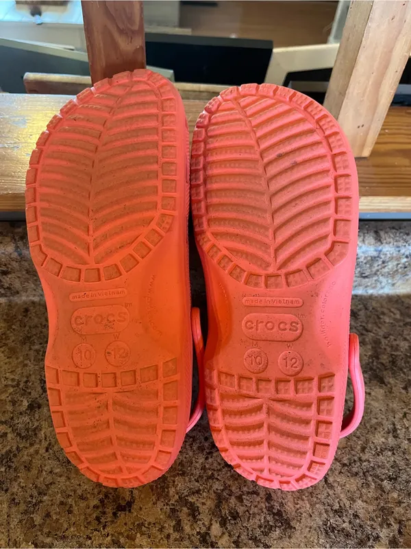 CROCS‎  Classic Clog in Orange - Image 4