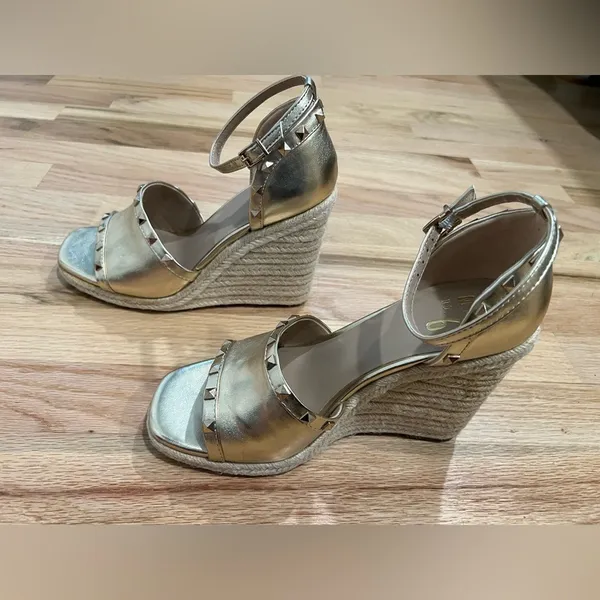 Gold Wedge Sandals - Image 5