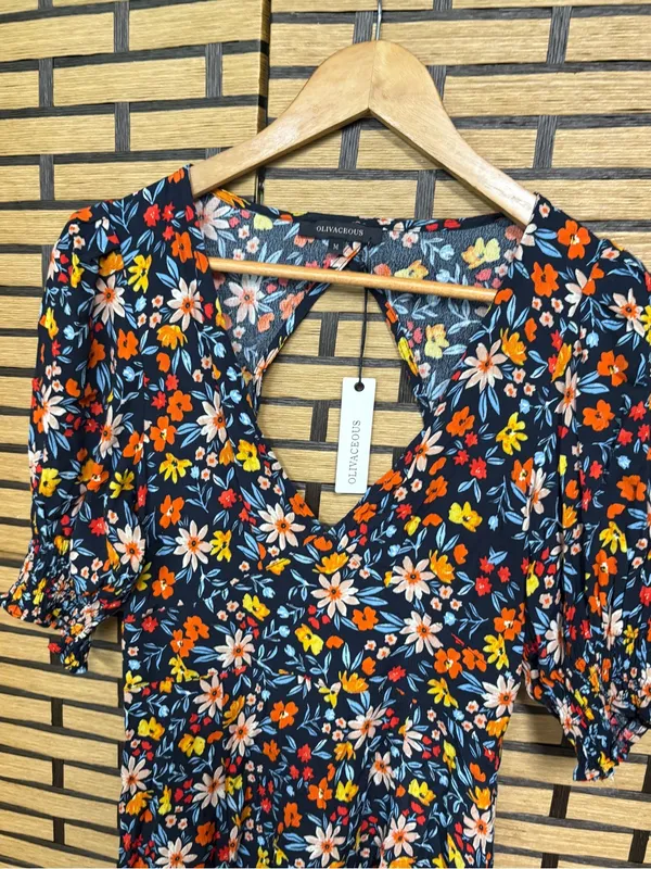 Olivaceous Floral Dress Size Medium - Image 3