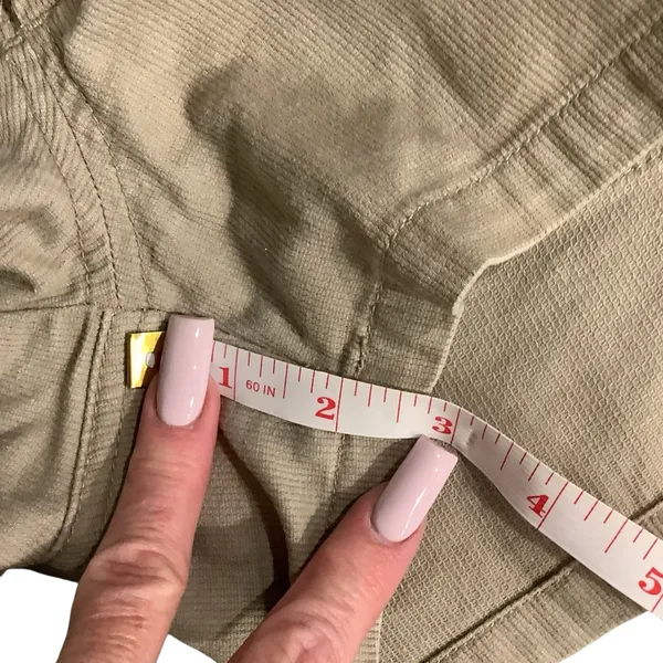 Oakley Women's Cargo Shorts in Tan - Image 8
