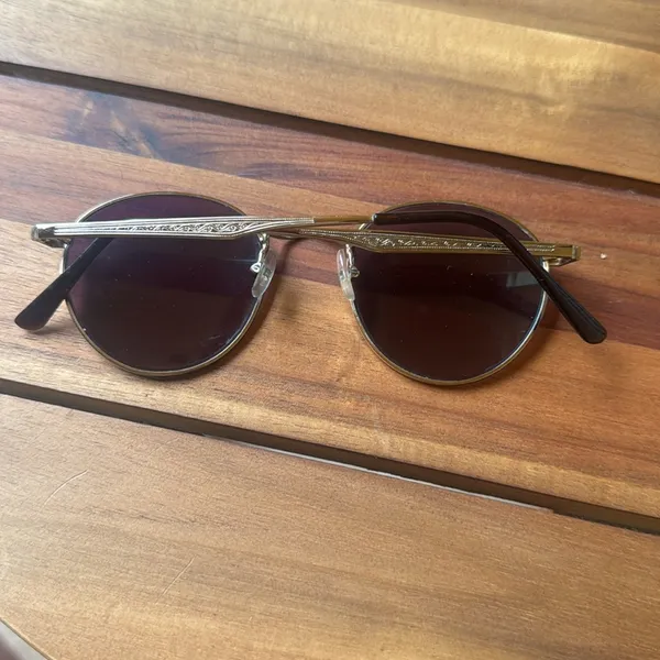 REDS Rigby Gold Frame Sunglasses with Green Lenses - Image 2