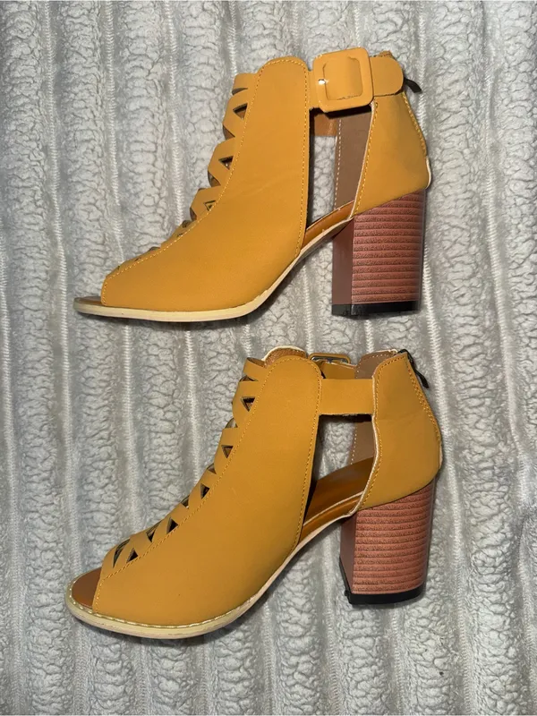 Tan Cutout Peep Toe Wedge Sandals Size 36 - Image 2