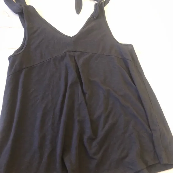 Sonoma black V-neck top. Large - Image 4