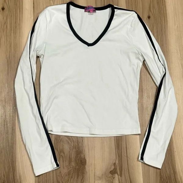 Edikted Contrast V-Neck Long Sleeve Tee Shirt Women’s Medium - Image 2