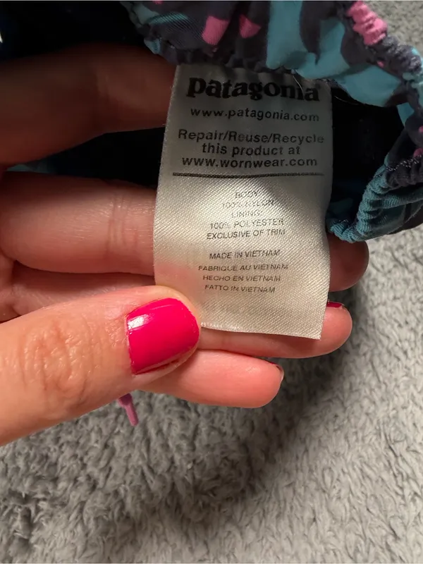 Patagonia barely baggies Blue pattern Shorts small - Image 9