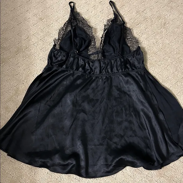 Victoria's Secret Black Lace Chemise, Medium NWOT - Image 4