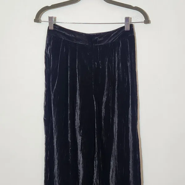 Boohoo Black Velvet Pants NWT Size 2 Tall Black Tapered Crinkle Pants - Image 3