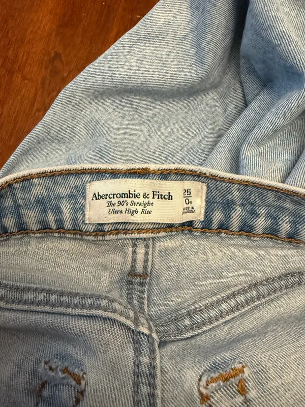 Abercrombie High-Rise Jeans Ultra Straight - Image 4