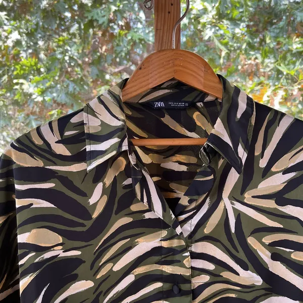 Zara Women's Camo Colored Animal Print Long Sleeve Satin Blouse Size S - Image 5