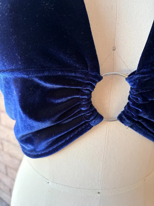 Amazon | Navy Blue Crushed Velvet Ring Halter Crop Top | L - Image 3