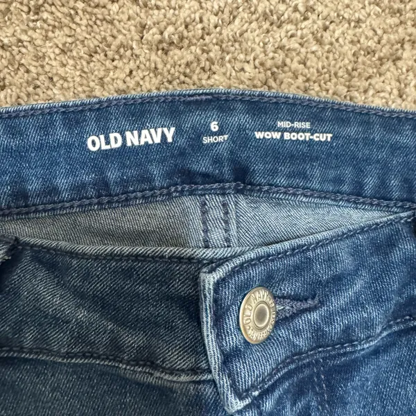 Old Navy Women's Straight Leg Jeans in Dark Blue - Image 2