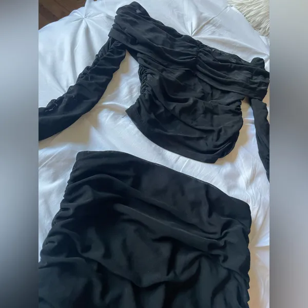 Elegant Black Women's Skirt Size XS - Image 3