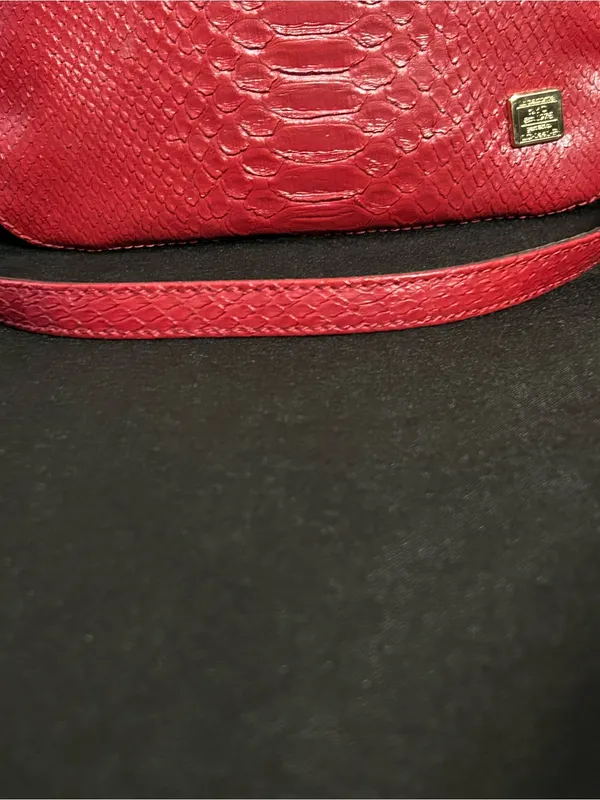 Liz Claiborne Scarlet Red Embossed Snake-Effect Crossbody Bag Purse - Image 4