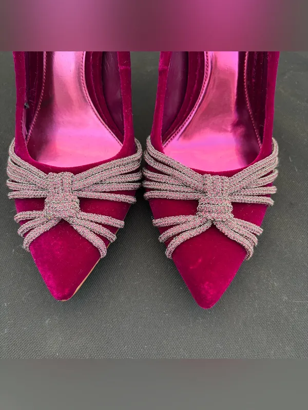 Vince Camuto Faine Magenta Velvet Rhinestone Bow Pointed Toe Pumps Heels Shoes 8 - Image 3