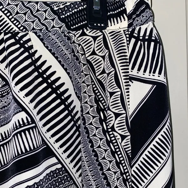 🔴Old Navy Patterned Women's Skirt LARGE Black White - Image 3