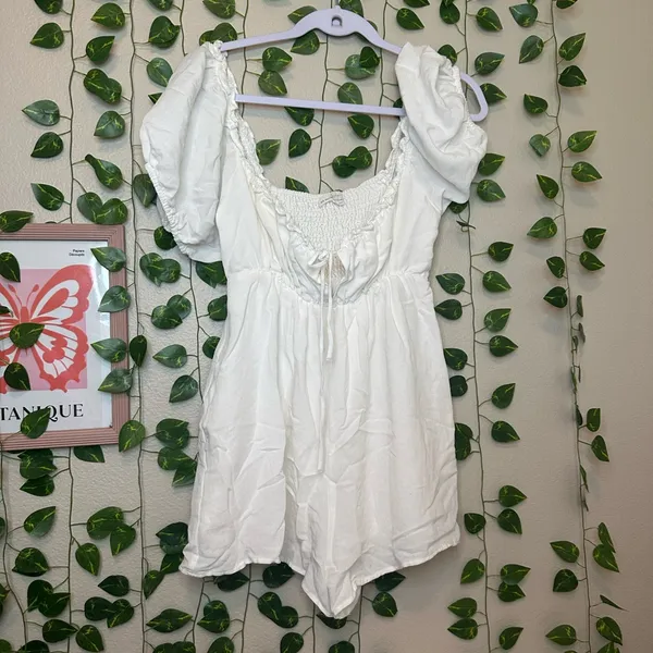 White coquette balletcore urban outfitters women’s romper with pockets size med - Image 3