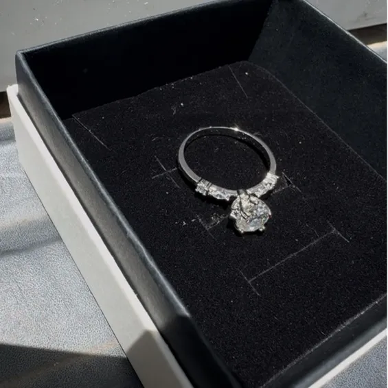 Ring Sterling Silver Moissanite - Image 2