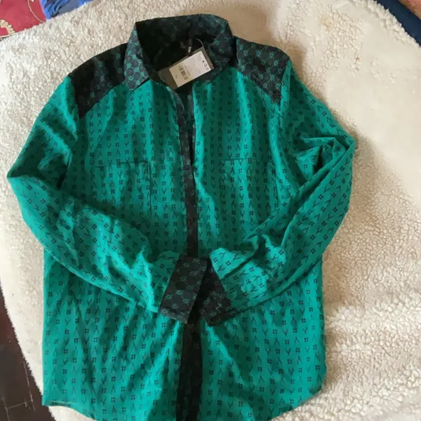 Green and Black Patterned Button-Up Shirt - Image 2