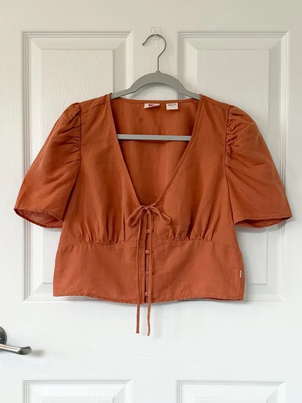 Levi's Luisa Linen Blend Rust Orange Cropped Puff Sleeve Top with Bow Tie Front - Image 3