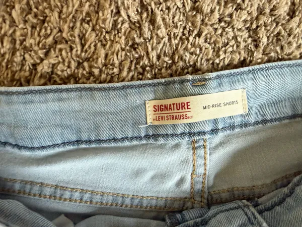 Levi’s Denim Shorts Light Wash - Image 6