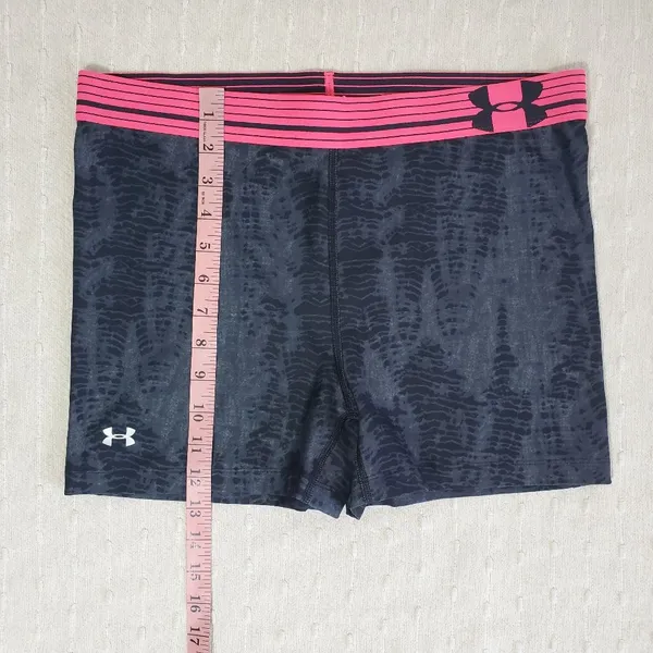 Under‎ Armour 3" Shorts Black with pink band active wear Size L - Image 6