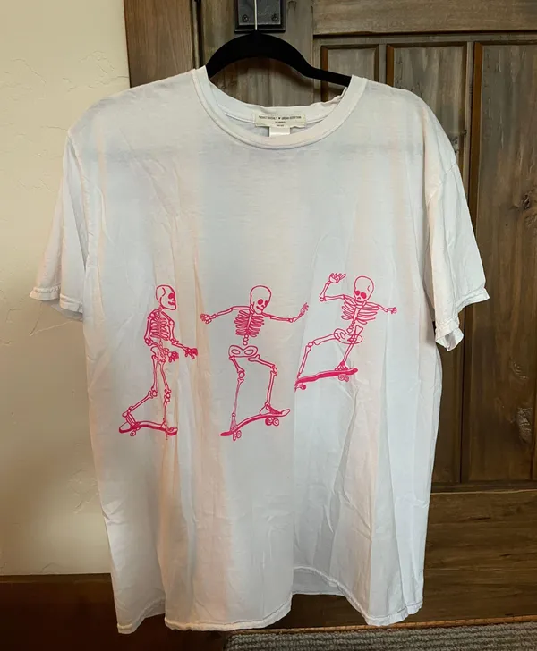 Urban Outfitters Tshirt With Pink Skateboarders - Image 2