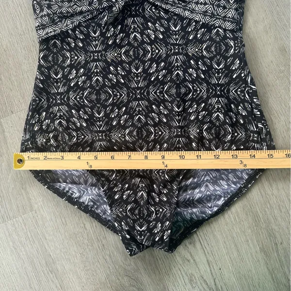MiracleSuit One Piece Swim Suit Black Underwire Women’s 8 See Measurements - Image 7