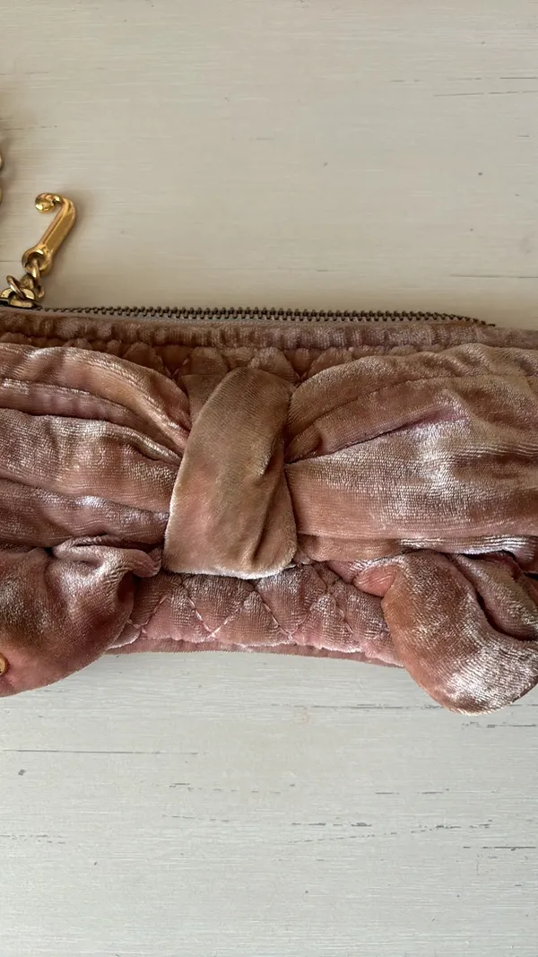 Y2k pink velour velvet quilted wristlet gold hardware - Image 3