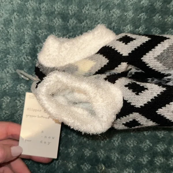 A New Day Slipper socks with grips one size NWT - Image 6