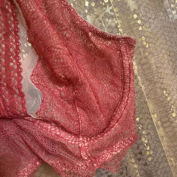Victorias Secret Very Sexy High Neck Lace Strappy Bralette Begonia Soft Red Medi - Image 4