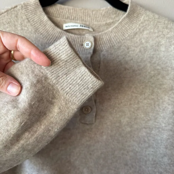 Reformation Women’s Oatmeal 100% Cashmere‎ Crew Neck Sweater Size Small - Image 4