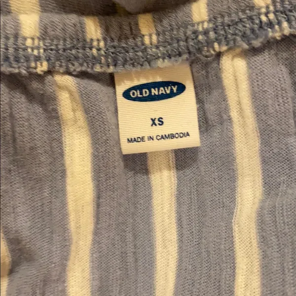 Old Navy Off the shoulder Blue and white shirt - Image 4