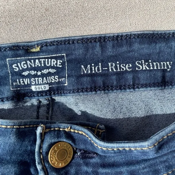 🌸Levi’s blue jeans Size 18 short petite w/ stretch mid-rise skinny women’s pant - Image 2