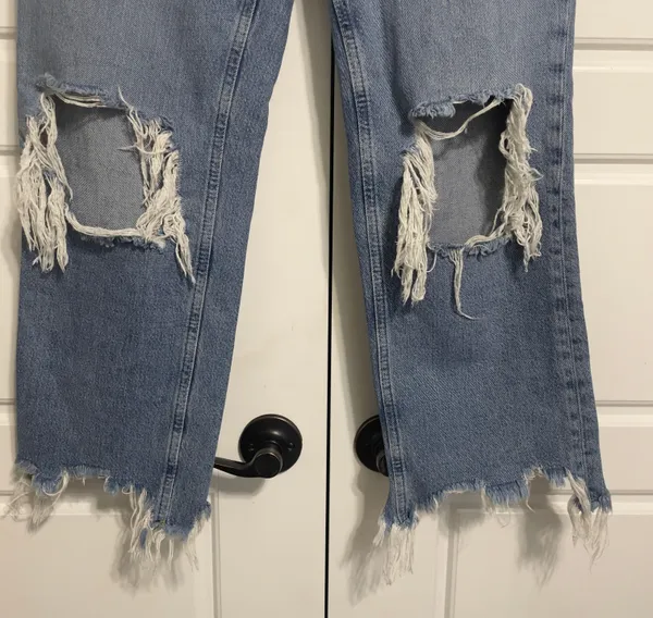 We The Free, free people distressed wide leg jeans. Size 28 rise buttons - Image 4