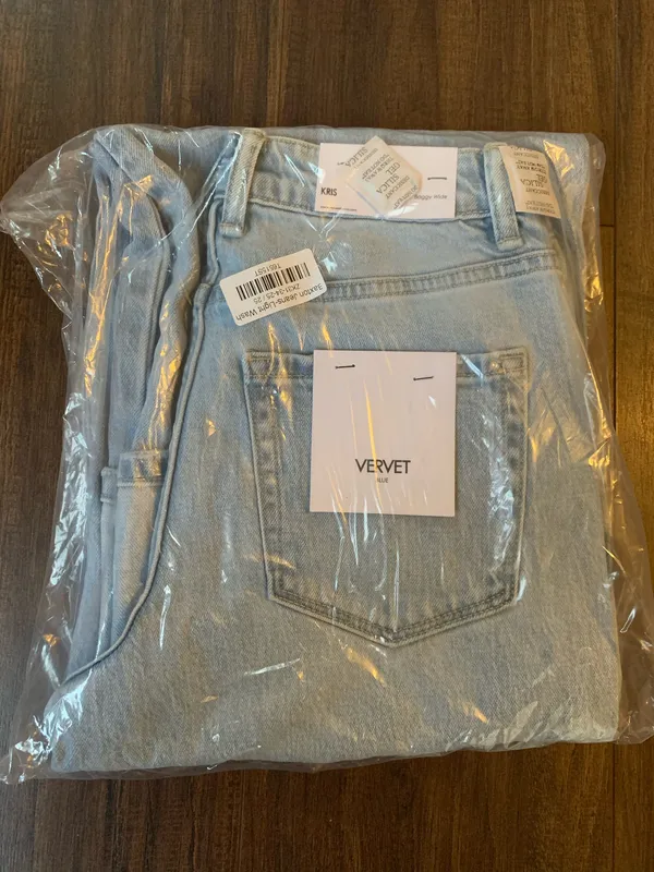 These Three Boutique Light wash vervet jeans - Image 3