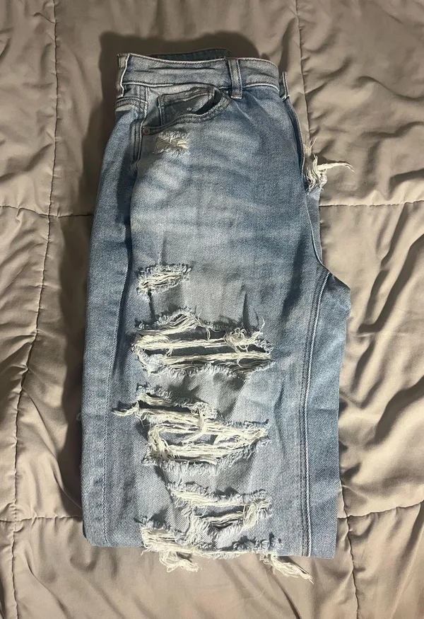 American Eagle Stretch Ripped Mom Jean - Image 3