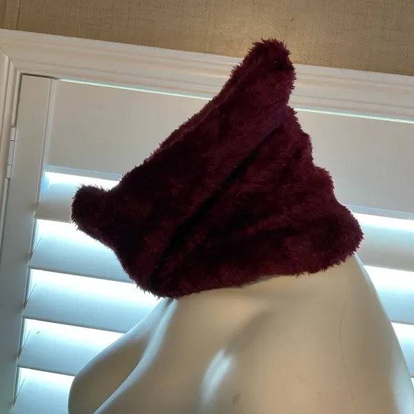 Elegant Maroon Faux Fur Scarf - Image 4