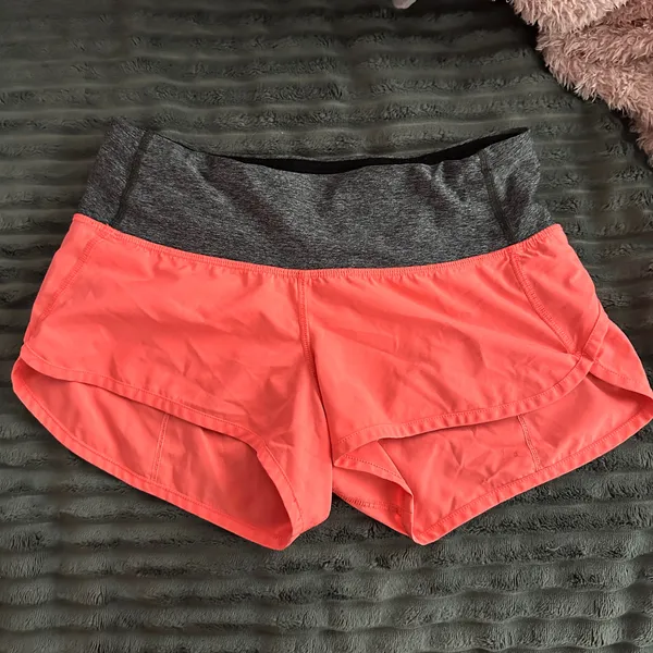 Lululemon Grapefruit Speed Short 2.5" - Image 4
