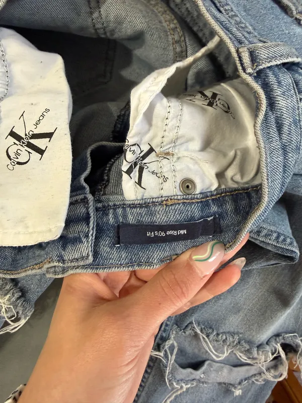 Calvin Klein 90s Mid-Rise Jeans  - Image 5