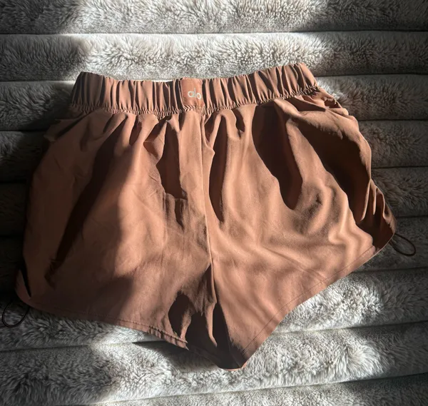 ALO Yoga Cinch It Chestnut High-Rise Athletic Running Shorts - Image 6