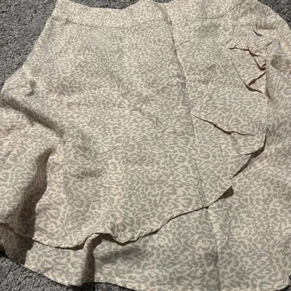 Sim & Sam NEW WITH TAGS Peach & Grey Leopard Print. Summer Fun Skirt. 16” Long‎ - Image 7