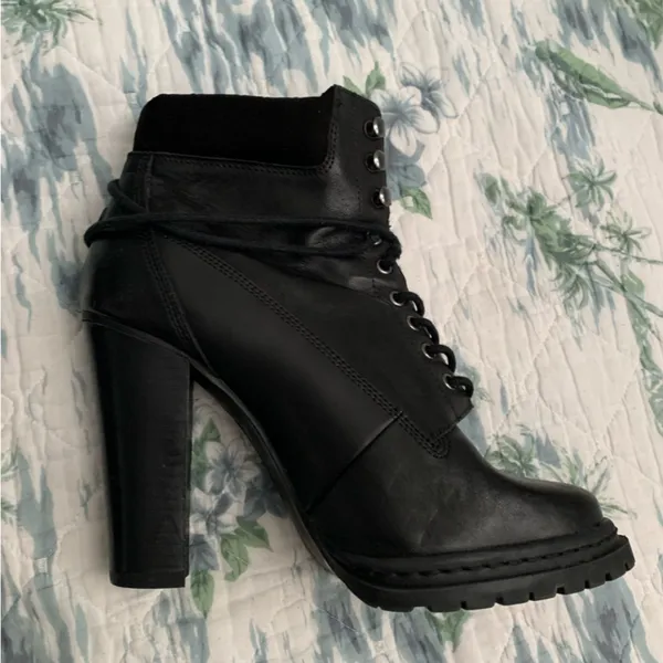 BCBGeneration Maude Heel Combat Boot Bootie Lace Up Moto 9.5 Platform Lug Sole - Image 7