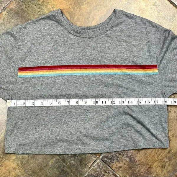 Fabletics Jade Short Sleeve Boxy Rainbow Crop Top Large - Image 5