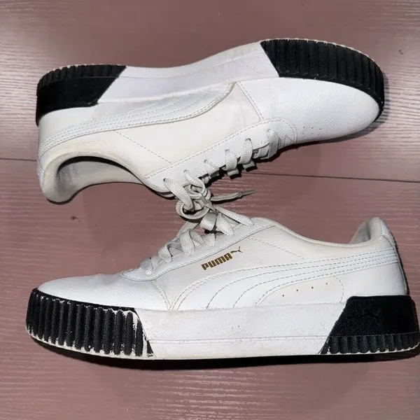 Puma Carina Sneaker Size 9 - Image 5