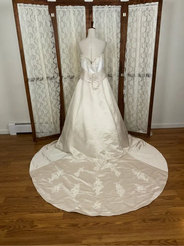 Beautiful Vintage 90s Michaelangelo Strapless Two-Tone Satin Wedding Gown - Image 4